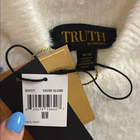 Cozy White Turtleneck Sweater - Picture 2 of 2